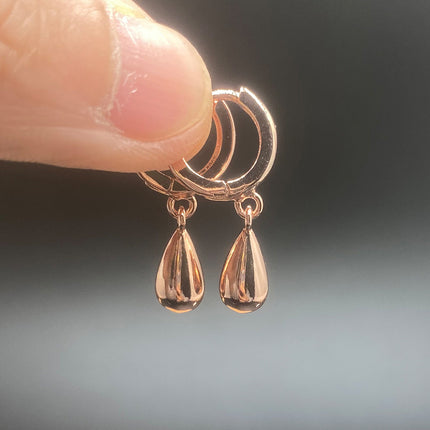 Elegant Waterdrop Letter Earrings – Gold, Silver, Rose Gold