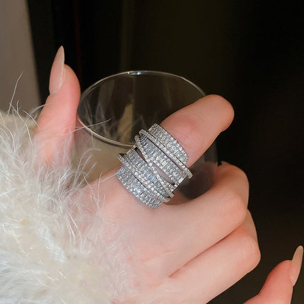 Zircon Winding Eye-Catching Ring – Korean Style Geometric Silver Ring