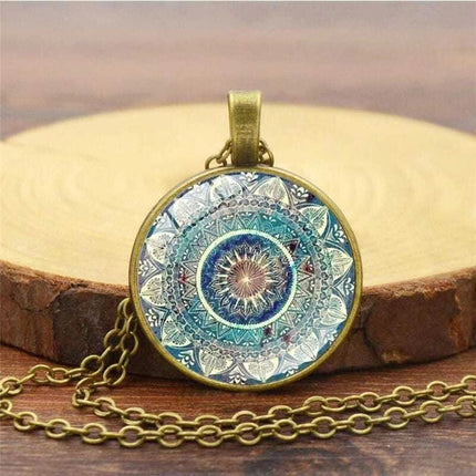 Women’s Vintage Lotus Pod Necklace – Alloy & Acrylic Geometric Pendant
