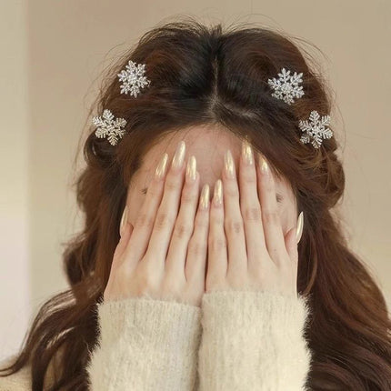 Crystal Snowflake Pearl Hair Clip – Winter-Inspired Retro Hair Jewelry for Women