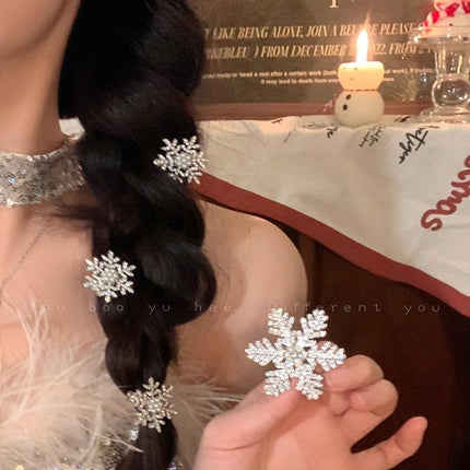 Crystal Snowflake Pearl Hair Clip – Winter-Inspired Retro Hair Jewelry for Women