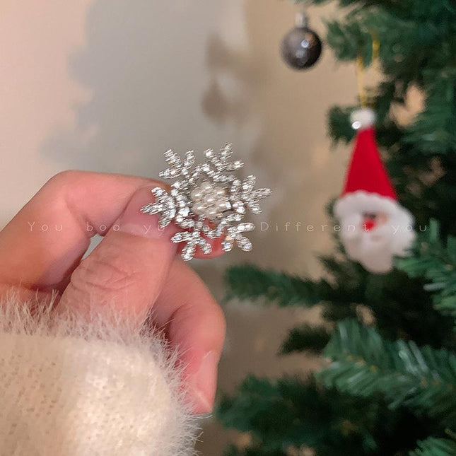 Crystal Snowflake Pearl Hair Clip – Winter-Inspired Retro Hair Jewelry for Women